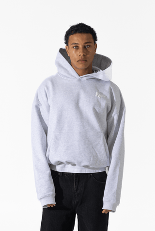 KENZEN essential hoodie grey – stílhrein íslensk hettupeysa fyrir líkamsrækt, yoga og daglegt líf.